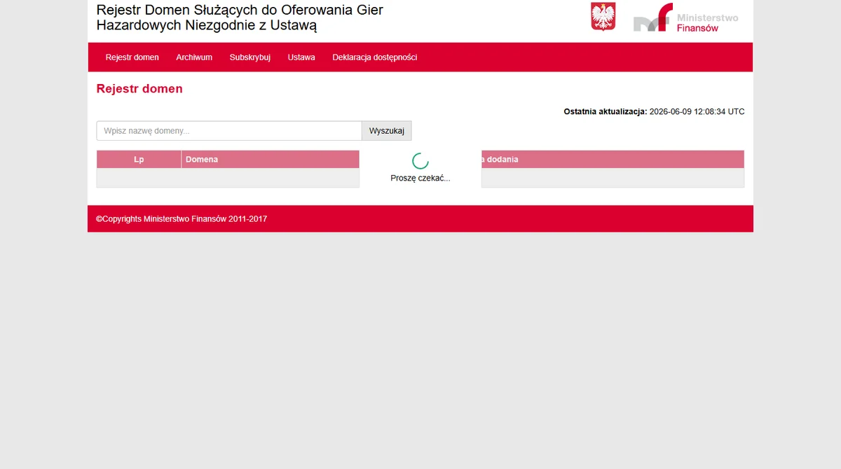 Lupa nad oficjalnym dokumentem licencji kasyna z pieczęcią weryfikacji i kartą rejestru operatora